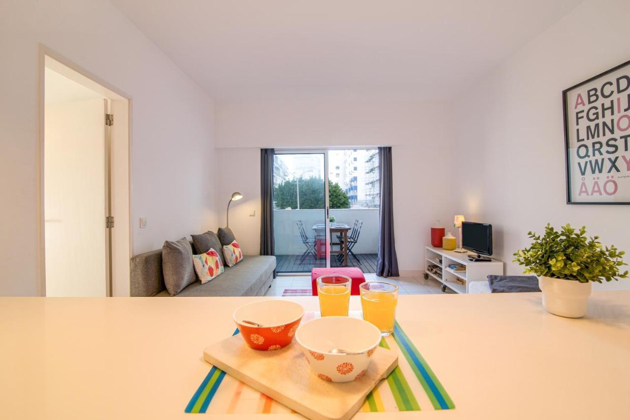 Modern Apartment By The Sea Quarteira Bagian luar foto