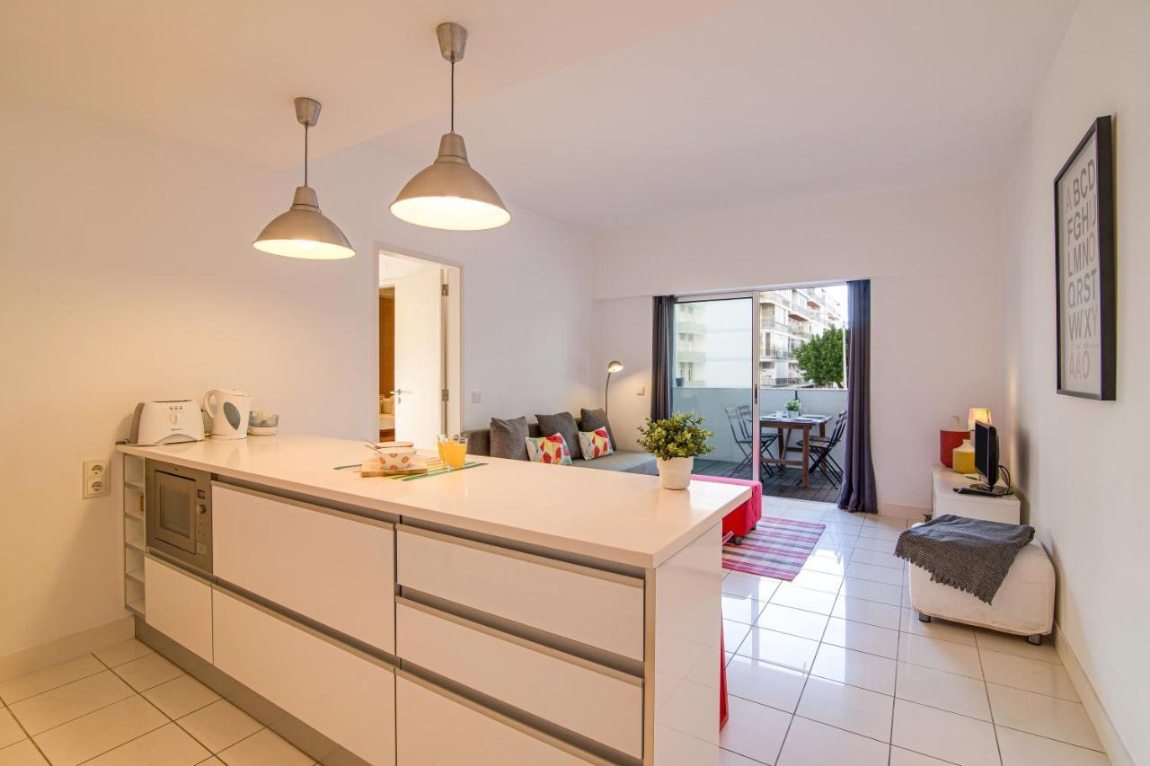 Modern Apartment By The Sea Quarteira Bagian luar foto